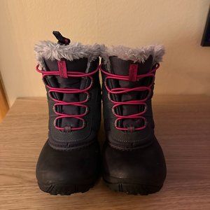 Columbia Kids’ Rope Tow™ Waterproof Faux-Fur Trim Boot Dark Grey, Haute Pink